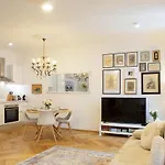 Stylish Apartment In Historical Center